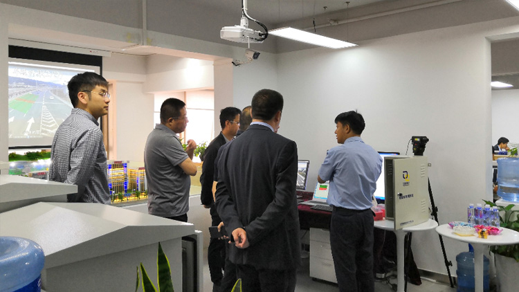 云南省公安厅党委委员、昆明市副市长、市公安局党委书记、局长周建忠一行莅临2121非凡国际科技调研指导！！