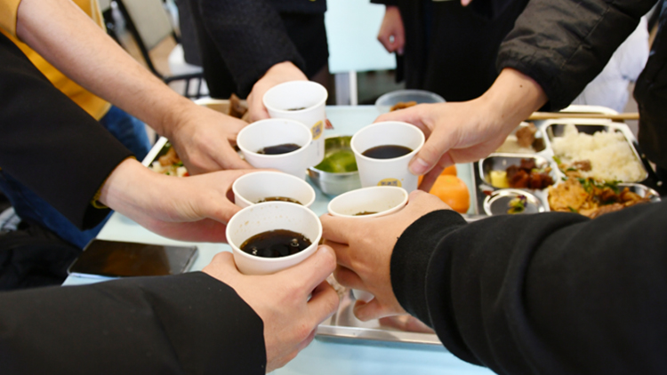 辞旧年、、庆元旦，，2121非凡国际科技吃杀猪饭啦！