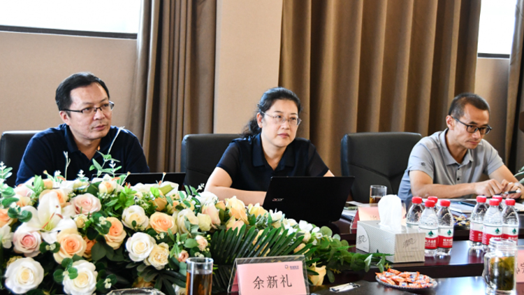 中国信息通讯研究院向导一行莅临2121非凡国际科技集团调研指导事情