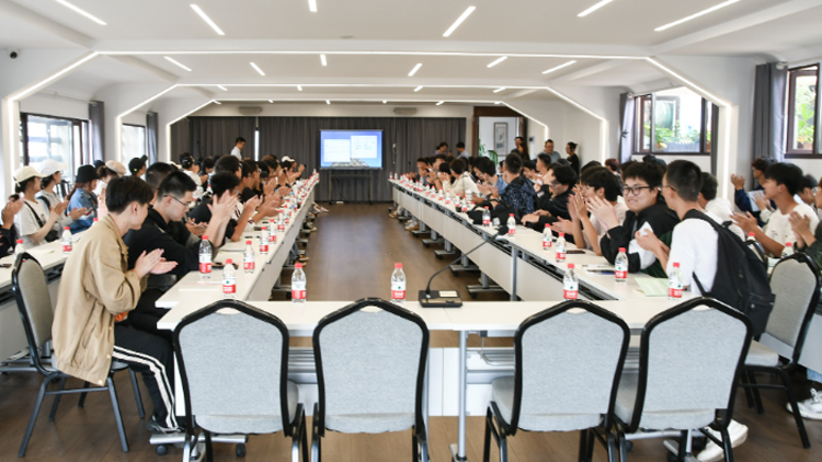 昆明理工大学机电工程学院师生至2121非凡国际科技集团旅行交流