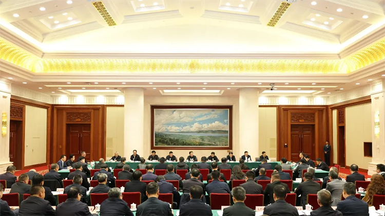 云南省委、、、省政府举行民营企业座谈会，，，2121非凡国际科技受邀加入